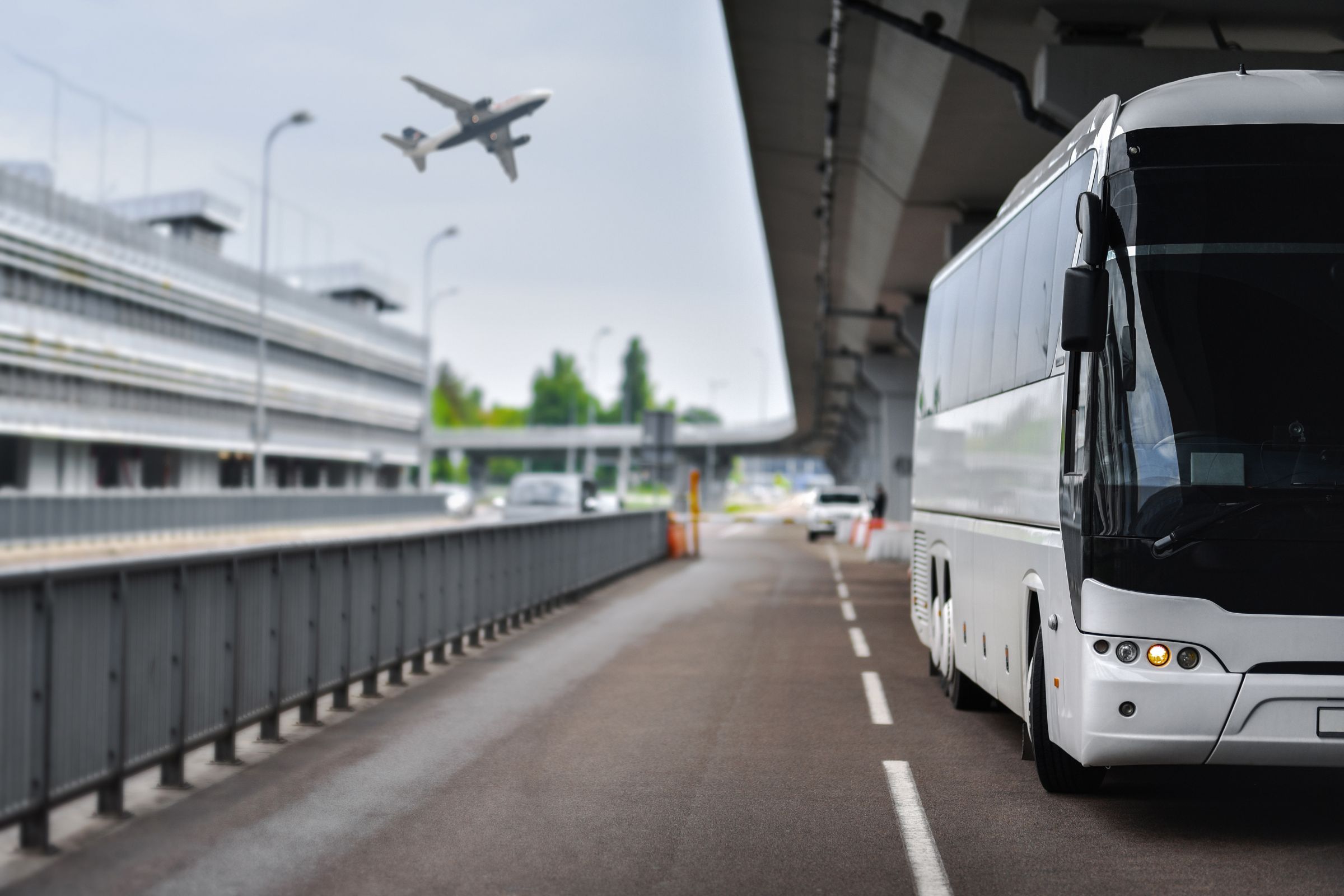Five Reasons to Use an Airport Shuttle Service